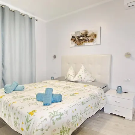 Apartment Modern In Complex With Pool In