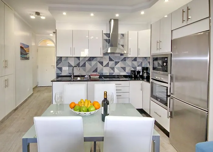 아파트 Modern In Complex With Pool In