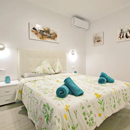 아파트 Modern In Complex With Pool In