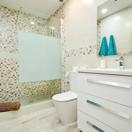 Modern In Complex With Pool In 아파트 *